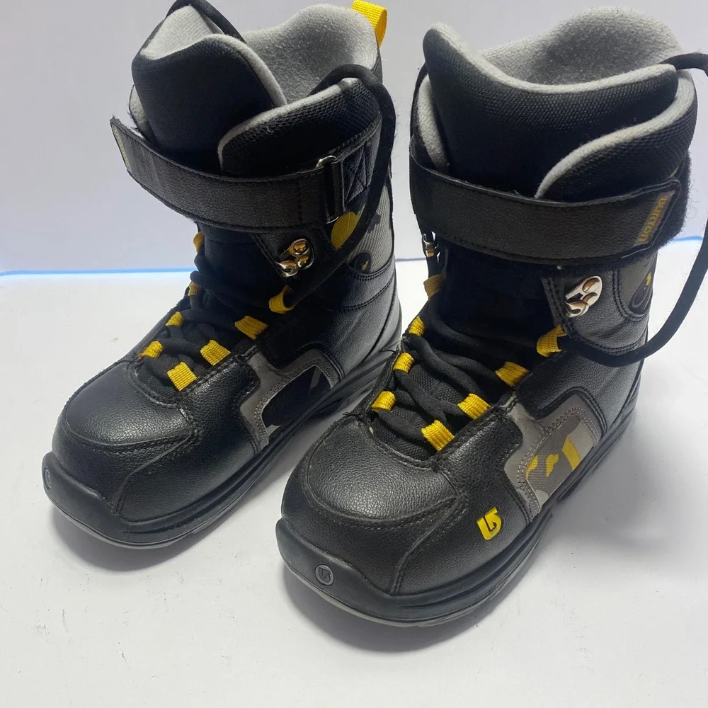 Burton Freestyle Snowboard Boots Youth Size 6 Black Yellow Good Condition